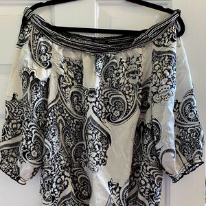 SOLD!!!!!’Off the shoulder White House black market blouse 🖤